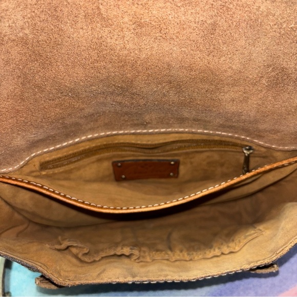 Patricia Nash tooled leather shoulder bag - Picture 7 of 10
